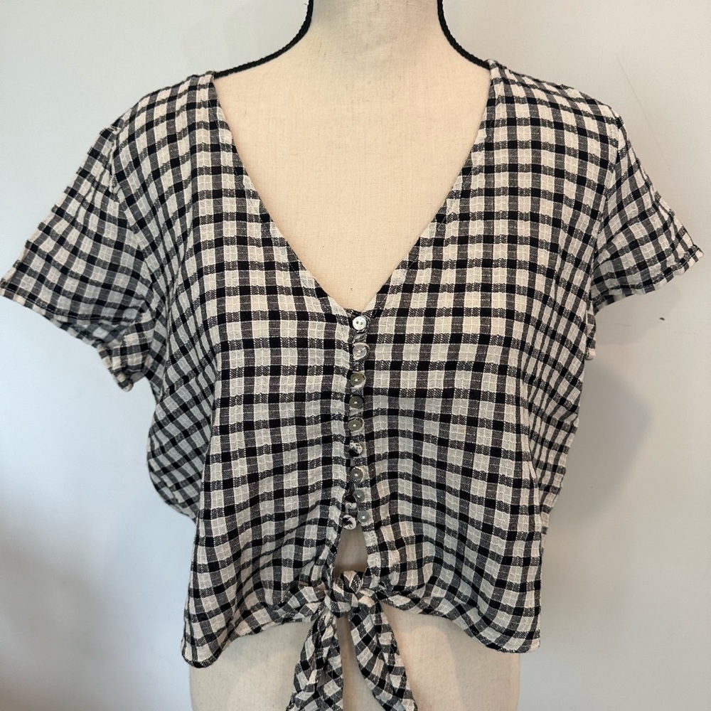 Astradavarius checkered crop tie front shirt black and white button up  SZ L EUC